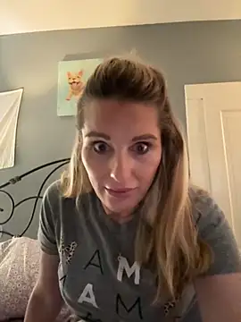 Snapshot of BaddieBossXX2 chatting on 11.16.25 BaddieBossXX2 online show from 11.16.25