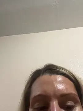 Snapshot of BaddieBossXX2 chatting on 11.25.25 BaddieBossXX2 online show from 11.25.25