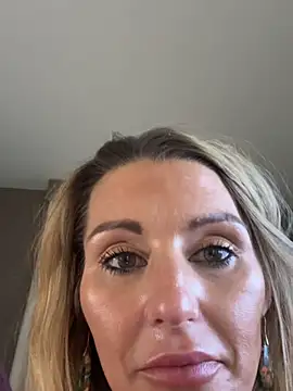 Snapshot of BaddieBossXX2 chatting on 11.29.25 BaddieBossXX2 online show from 11.29.25