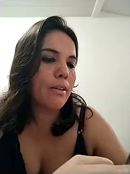 Snapshot of Bellapotencia1985 chatting on 11.20.25 Bellapotencia1985 online show from 11.20.25