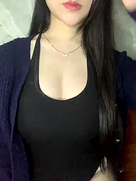 Snapshot of Lyly11 chatting on 12.19.25 Lyly11 online show from 12.19.25