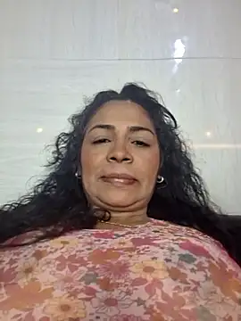 Snapshot of floresblancas chatting on 10.18.25 floresblancas online show from 10.18.25
