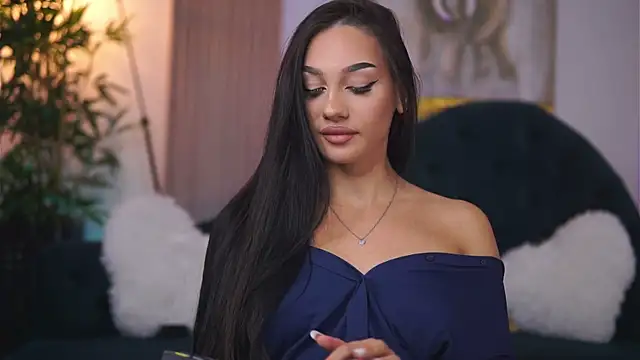 Snapshot of NinaSolenne chatting on 11.03.25 NinaSolenne online show from 11.03.25