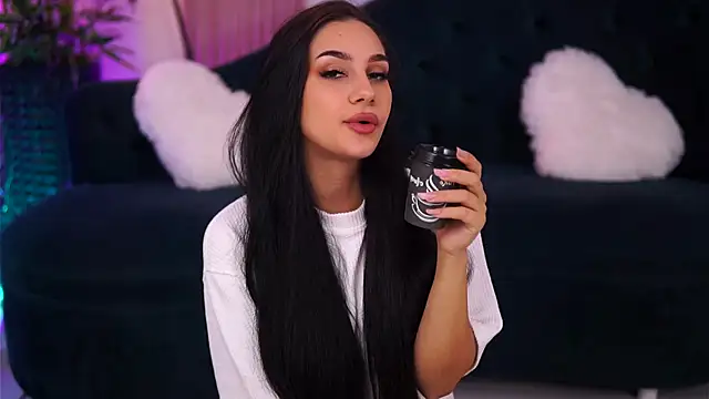 Snapshot of NinaSolenne chatting on 11.23.25 NinaSolenne online show from 11.23.25