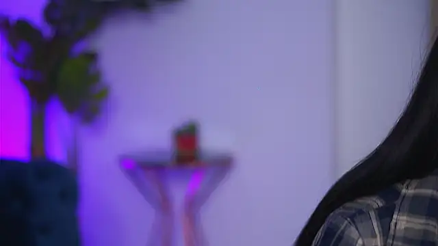 Snapshot of NinaSolenne chatting on 11.29.25 NinaSolenne online show from 11.29.25