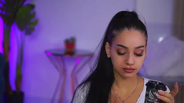 Snapshot of NinaSolenne chatting on 12.03.25 NinaSolenne online show from 12.03.25