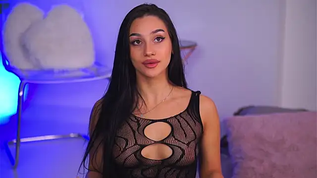 Snapshot of NinaSolenne chatting on 12.13.25 NinaSolenne online show from 12.13.25