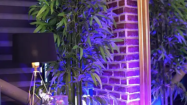 MillaSerene online show from 11.02.25