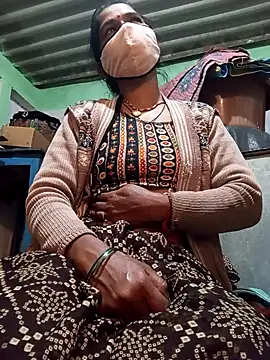 MISS LOVE 001 online show from 12.18.25