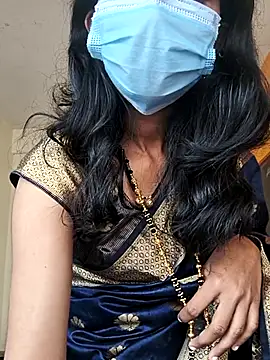 Shivani2002 online show from 11.18.25