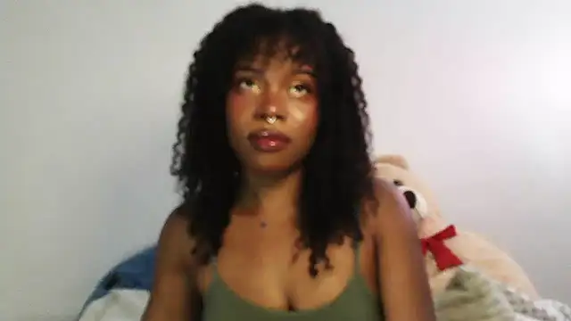 Snapshot of SparklingSoleil chatting on 09.27.25 SparklingSoleil online show from 09.27.25