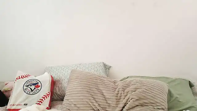 Snapshot of SparklingSoleil chatting on 10.17.25 SparklingSoleil online show from 10.17.25