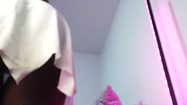 Snapshot of SparklingSoleil chatting on 11.23.25 SparklingSoleil online show from 11.23.25