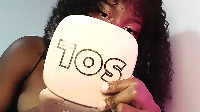 Snapshot of SparklingSoleil chatting on 11.24.25 SparklingSoleil online show from 11.24.25