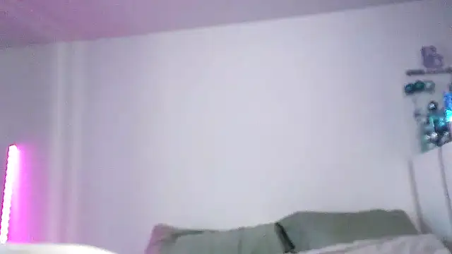 Snapshot of SparklingSoleil chatting on 12.14.25 SparklingSoleil online show from 12.14.25