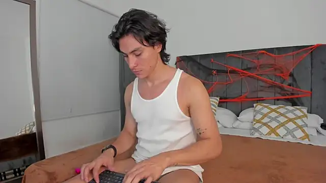 Snapshot of AlexanderHall chatting on 10.28.25 AlexanderHall online show from 10.28.25