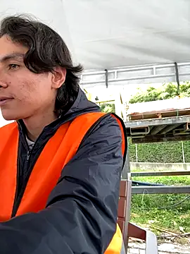 Snapshot of AlexanderHall chatting on 11.04.25 AlexanderHall online show from 11.04.25