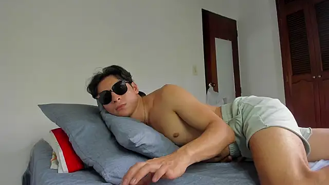 Snapshot of AlexanderHall chatting on 12.13.25 AlexanderHall online show from 12.13.25