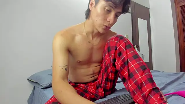 Snapshot of AlexanderHall chatting on 12.19.25 AlexanderHall online show from 12.19.25