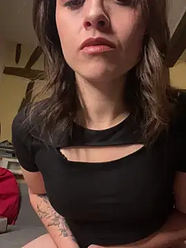 Snapshot of Toto-pika chatting on 11.05.25 Toto-pika online show from 11.05.25