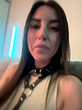 Snapshot of Oksiandfray chatting on 10.30.25 Oksiandfray online show from 10.30.25