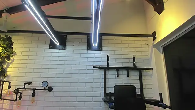 Snapshot of ItaloMoore chatting on 11.04.25 ItaloMoore online show from 11.04.25