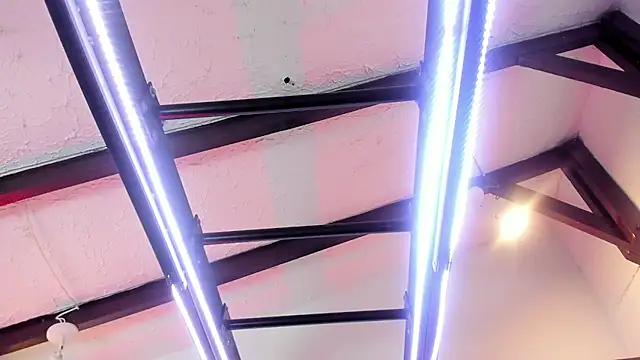 Snapshot of ItaloMoore chatting on 11.21.25 ItaloMoore online show from 11.21.25