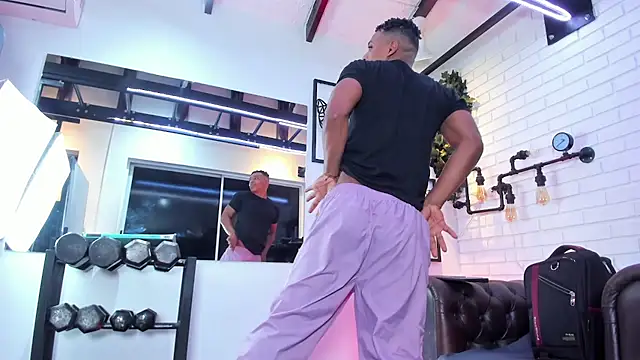 Snapshot of ItaloMoore chatting on 11.25.25 ItaloMoore online show from 11.25.25