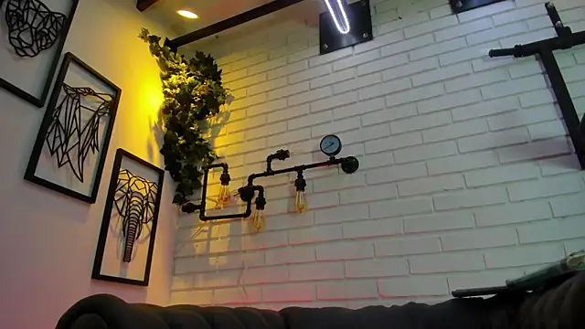 Snapshot of ItaloMoore chatting on 12.02.25 ItaloMoore online show from 12.02.25