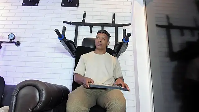 Snapshot of ItaloMoore chatting on 02.13.26 ItaloMoore online show from 02.13.26