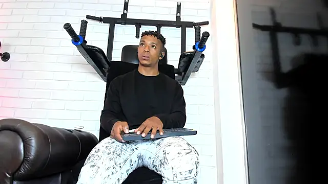 Snapshot of ItaloMoore chatting on 02.14.26 ItaloMoore online show from 02.14.26