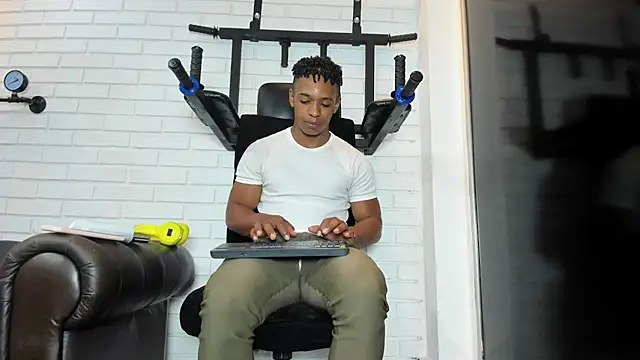 ItaloMoore online show from 03.25.26