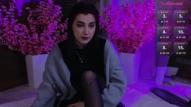 Snapshot of arcane_doll chatting on 10.17.25 arcane doll online show from 10.17.25