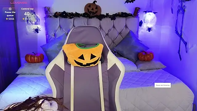 Snapshot of lila_min chatting on 10.21.25 lila min online show from 10.21.25