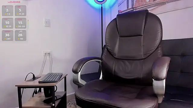 Snapshot of Dash_Bukoski chatting on 12.13.25 Dash Bukoski online show from 12.13.25