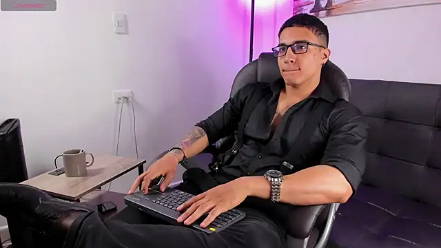 Snapshot of Dash_Bukoski chatting on 12.21.25 Dash Bukoski online show from 12.21.25