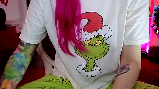 Snapshot of kulteacher chatting on 12.21.25 kulteacher online show from 12.21.25