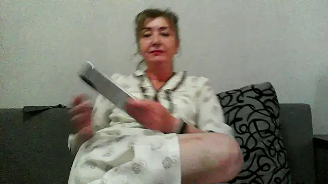 Snapshot of IrynaMolbertx chatting on 12.14.25 IrynaMolbertx online show from 12.14.25