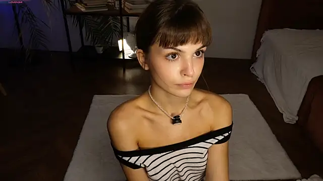 Snapshot of Eva_Zill chatting on 09.26.25 Eva Zill online show from 09.26.25