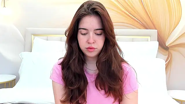 Snapshot of KimberlyBond chatting on 09.15.25 KimberlyBond online show from 09.15.25