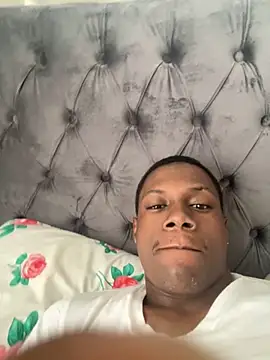 Snapshot of labishyoung25 chatting on 10.15.25 labishyoung25 online show from 10.15.25