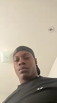 Snapshot of labishyoung25 chatting on 11.14.25 labishyoung25 online show from 11.14.25