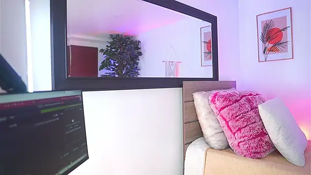 melissa laurent  online show from 11.06.25