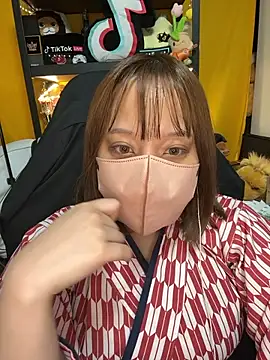 Snapshot of 0kanna0 chatting on 09.18.25 0kanna0 online show from 09.18.25