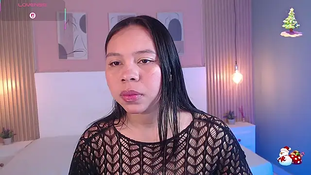 Snapshot of candy_lux30 chatting on 11.28.25 candy lux30 online show from 11.28.25