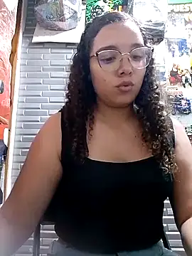 Liana 23 online show from 10.20.25