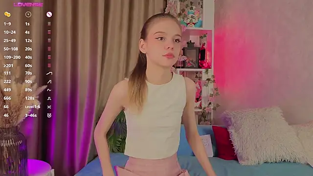 Snapshot of WeiSusi chatting on 11.17.25 WeiSusi online show from 11.17.25