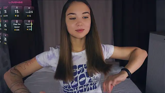 Snapshot of KayleenCurtis chatting on 11.07.25 KayleenCurtis online show from 11.07.25