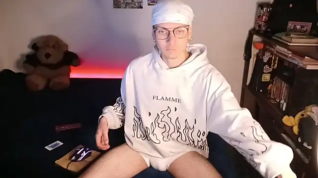 Snapshot of Dioniso_guy8 chatting on 10.09.25 Dioniso guy8 online show from 10.09.25