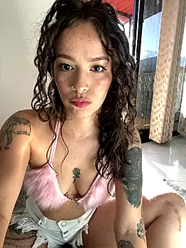 Snapshot of alysa_g_ chatting on 09.20.25 alysa g online show from 09.20.25